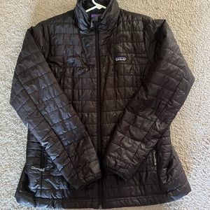 Patagonia women’s primaloft nano puff jacket in black size XL